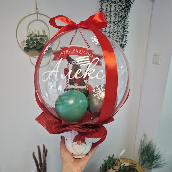 Коленен букет с балон в чаша